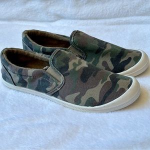 Women’s Mad Love Slip on Camo Canvas Shoes